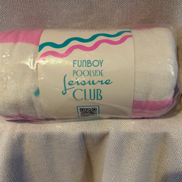 Funboy Poolside Leisure Club Towel - Picture 1 of 2